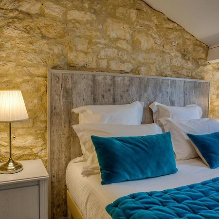 Domaine Des Pierres Blanches - Gite La Salamandre Villa Carlux Bagian luar foto
