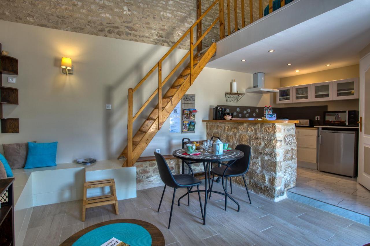 Domaine Des Pierres Blanches - Gite La Salamandre Villa Carlux Bagian luar foto