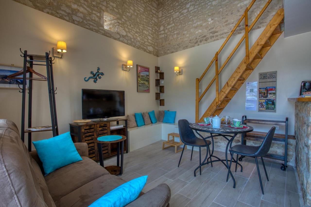 Domaine Des Pierres Blanches - Gite La Salamandre Villa Carlux Bagian luar foto