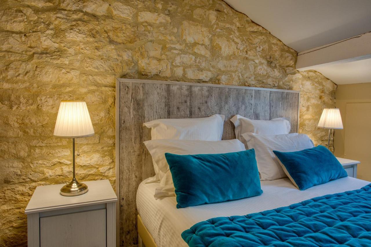 Domaine Des Pierres Blanches - Gite La Salamandre Villa Carlux Bagian luar foto